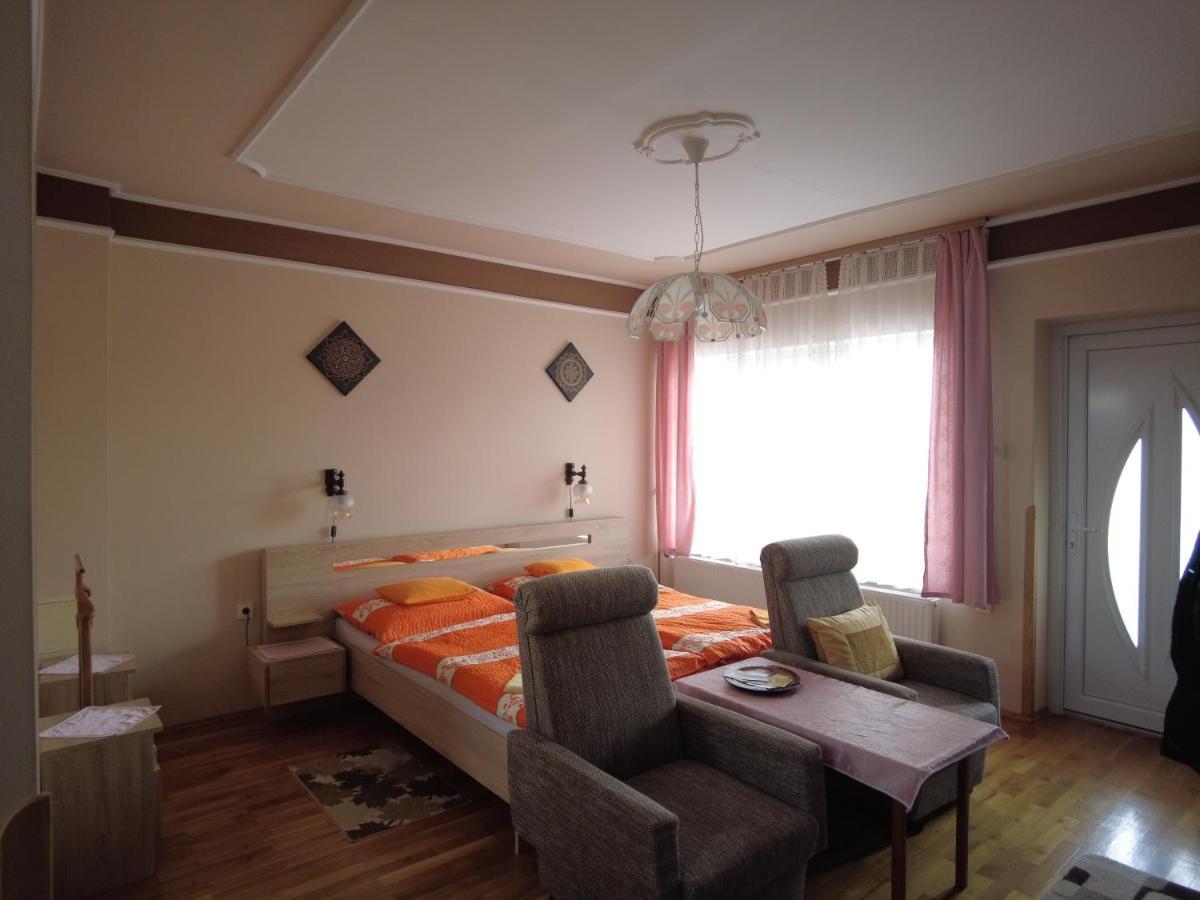 Stop Apartment Bük Extérieur photo